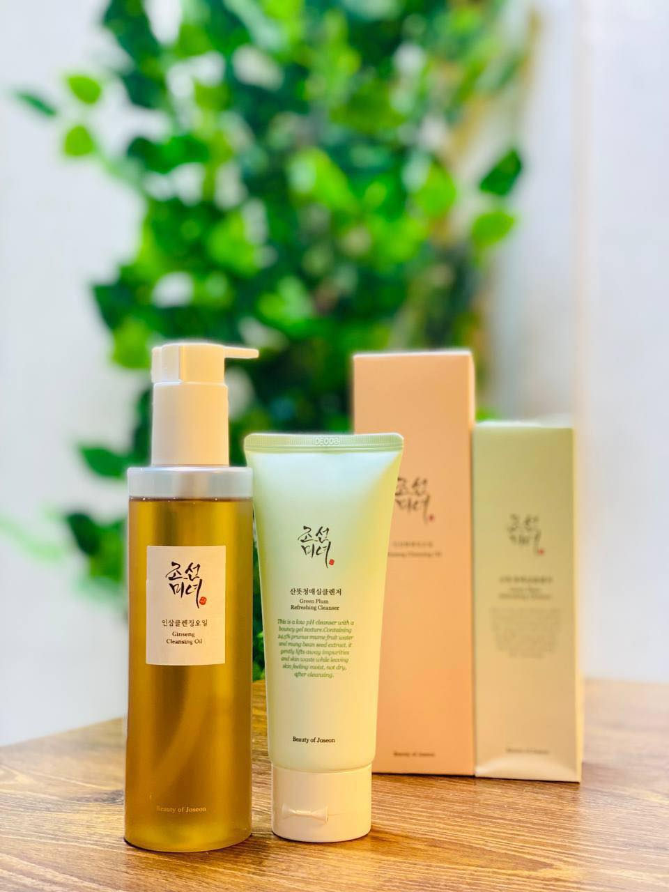 دللي بشرتج بروتين تنظيف كوري أصلي من ماركة Beauty of Joseon 🌿
روتين متكامل يتكون من غسول زيتي (Ginseng Cleansing Oil) و غسول رغوي (Green Plum Refreshing Cleanser)، حتى يمنحج تنظيف عميق، نعومة، ونضارة من أول استعمال 😍
🔸 الغسول الزيتي – Ginseng Cleansing Oil:
هذا الغسول يذوب المكياج بكل أنواعه حتى الثقيل، ويزيل واقي الشمس، الدهون، والأوساخ المتراكمة داخل المسامات بلطف تام، بدون ما يسبب جفاف أو تهيج. غني بمستخلص الجينسنغ اللي يغذي البشرة ويخليها ناعمة ومرتاحة 💚
🔸 الغسول الرغوي – Green Plum Refreshing Cleanser:
ينظف البشرة تنظيف عميق، يخلّصچ من بقايا الأوساخ، يقلل الرؤوس السوداء والبيضة، وينظف أعماق المسامات حتى تتنفس البشرة بشكل صحي. تركيبته لطيفة وترطب البشرة وما تخلّيها مشدودة أو ناشفة ✨
✨ فوايد هذا الروتين:
✔ يزيل المكياج بالكامل
✔ ينظف أعماق المسامات
✔ يقلل الرؤوس السوداء والبيضة
✔ يرطب البشرة ويحافظ على نعومتها
✔ يمنحج نضارة وإشراقة صحية
✔ مناسب لكل أنواع البشرة حتى الحساسة
سعر العرض ١٧ الف
🚘يوجد خدمة توصيل لجميع محافظات العراق ٤ الاف🚘


**إذا كنت صاحب هذا الإعلان وتريد حذفه لأي سبب، رجاءا أرسل رسالة إلى الدعم الفني**