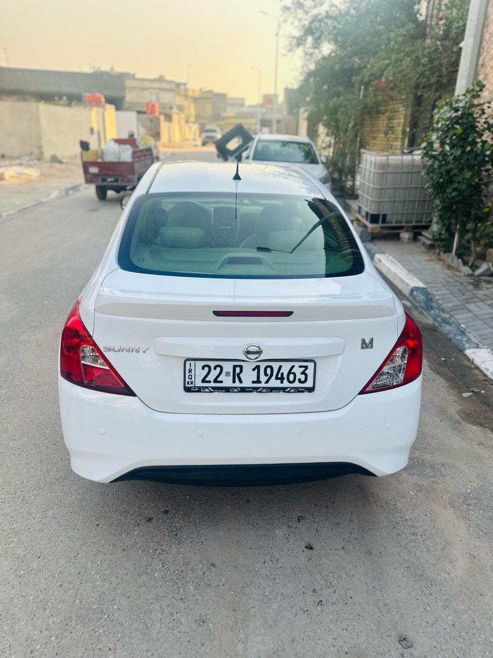 نيسان سني هندي 2023 ماشيه 15 الف مكاني بصره سعر 124 وبيها مجال قليل بيها بارد قليل باب سايق ما مبين ولباقي كفاله سياره أخت الزيرو 