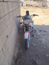 دراجة نارية حمراء • بحالة جيدة • صيانة بسيطة