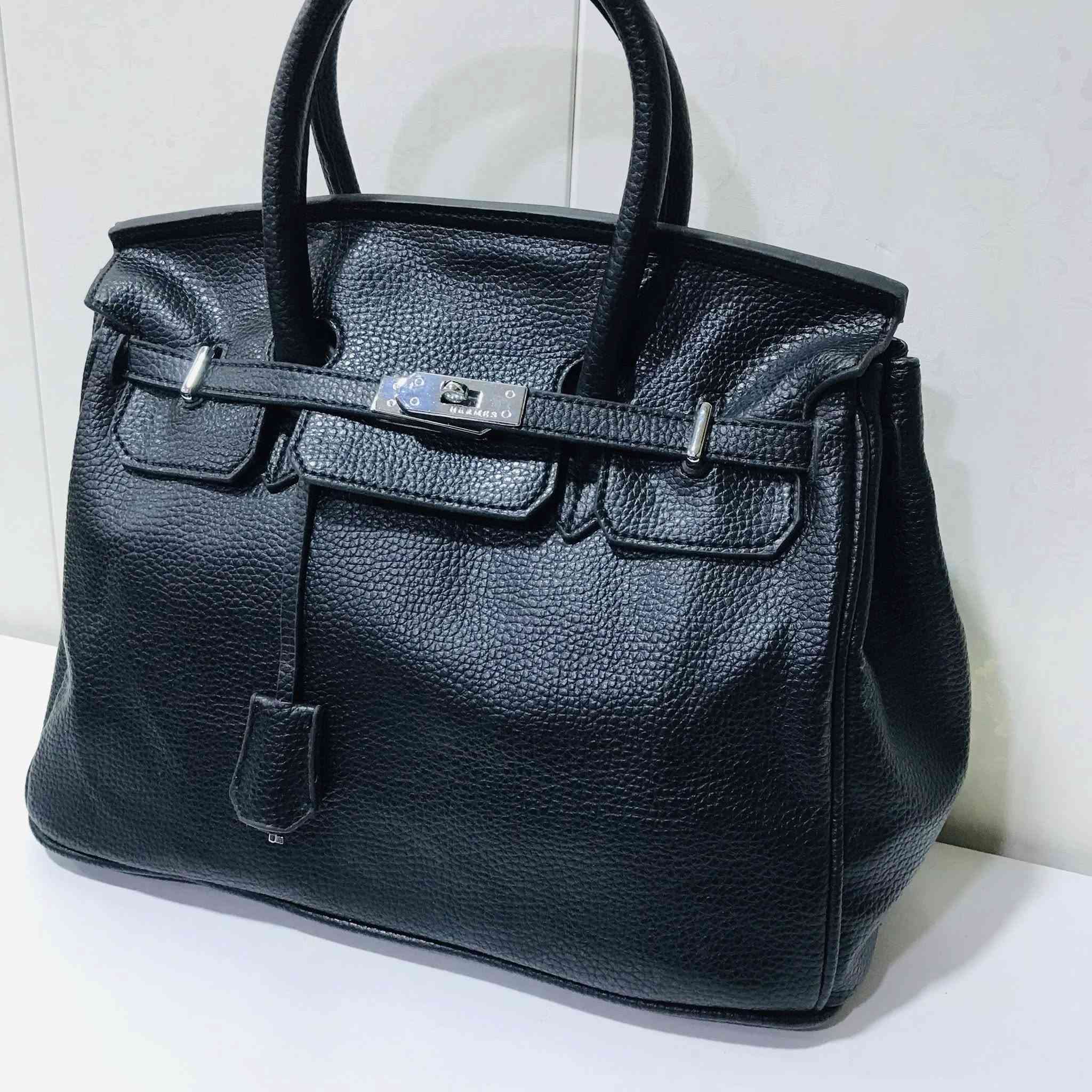 حقائب اصلي نظيفة جدا


**إذا كنت صاحب هذا الإعلان وتريد حذفه لأي سبب، رجاءا أرسل رسالة إلى الدعم الفني**