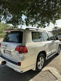 لاندكروزر 2015 ساز SAS  فول مواصفات  فتحه +بصمه +كشن كهرباء+ تثبيت سرع...