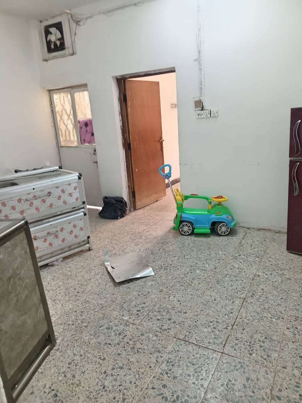 السلام عليكم مكتب عقارات الشمس  مقابيل المستشفى التركي !!!
                         بإدارة ((أحمد الگريطي))
                    
    ☎️***********
                        ☎️***********

 🏠دار للإيجار طابقين يحتوي على ثلاثة غرفه وكليدور وصاله ومطبخ ومجمع صحيات وكراج سياره 

⁦^⁠_⁠_⁠_⁠_⁠_⁠_⁠_⁠_⁠_⁠^⁩⁦(⁠✯⁠ᴗ⁠✯⁠)⁩⁦(⁠✯⁠ᴗ⁠✯⁠)⁩⁦^⁠_⁠_⁠_⁠_⁠_⁠_⁠_⁠_⁠_⁠^⁩

🌎 الموقع المهندسين قرب جامع زين العابدين 

⁦^⁠_⁠_⁠_⁠_⁠_⁠_⁠_⁠_⁠_⁠^⁩⁦(⁠✯⁠ᴗ⁠✯⁠)⁩⁦(⁠✯⁠ᴗ⁠✯⁠)⁩⁦^⁠_⁠_⁠_⁠_⁠_⁠_⁠_⁠_⁠_⁠^⁩

💸💰 قيمة الإيجار 325
