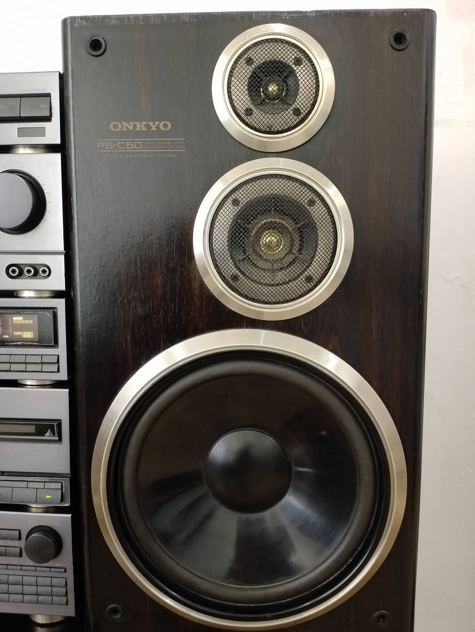 سلام علیكم
سستم ONKYO ياباني شغال كامل بدون أي خلل نظيف جدا.. 

راديو, دبل كاسيت تسجيل، الاواكس و CD

قدرة سماعات 120واط بلادي 

كامل مع محولة الاصلي 

السعر مطلوب 300الف


**إذا كنت صاحب هذا الإعلان وتريد حذفه لأي سبب، رجاءا أرسل رسالة إلى الدعم الفني**