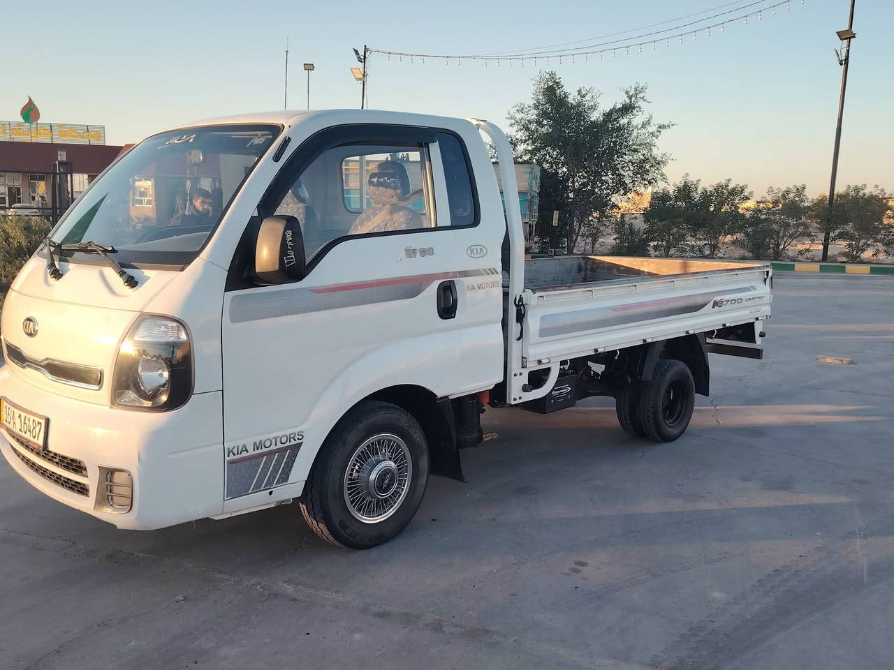 سلام عليكم البيع كيه 2014
مكفوله  من الصبغ والضربه والتبديل
شاصي مكفول  والرقم الشاصي
حداديه نضيفه
مكينه بل كارتون  جديده
التبريد  ثلج شرط
الورك مكبن ومزودها وركه
بريكات توني مشتقلهن سايد بريك شقال
الدوشمه جديده
ورقم ديوانيه نكليزي
باتري جديد
السعر 108 وبيها مجال
العنوان النجف  قرب المطار
***********
