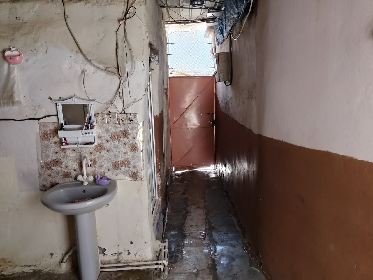 دار للبيع حي العروبه مساحته 90 مربع 10في9مربع للتصال ***********
