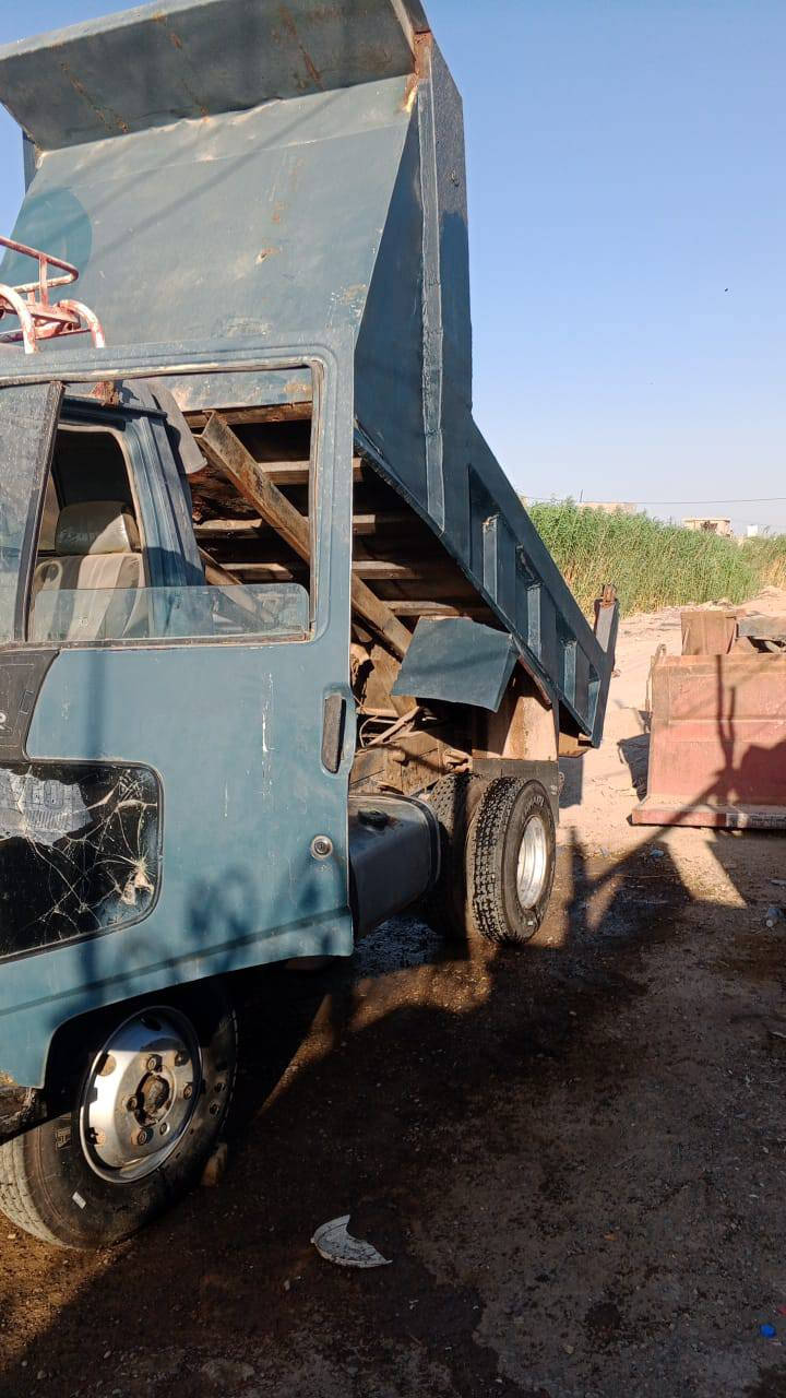 سلام عليكم هينو كنغر للبيع مكينه كير حداديه خير من لله تخم تاير سياره موديل 92 مكينه 70كير 70سياره هوه بريك  جديد دعسه شيطان سياره للشغل كبل 85ورقه وبيه مجال ***********
