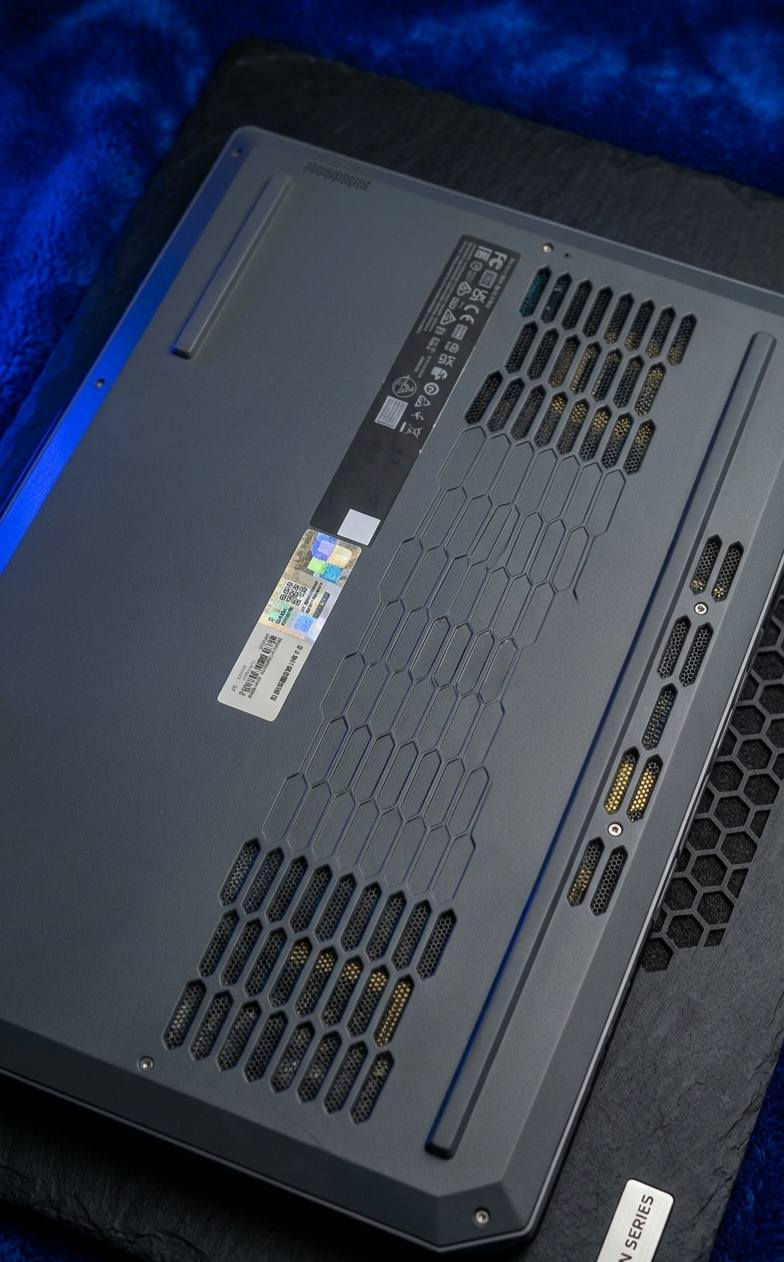 للبيع: Lenovo LOQ 15IRX9
⚙️ المواصفات :

​المعالج: Core i7-13650HX 
​كارت الشاشة: RTX 4050 (6GB) 
​الرام: 16GB DDR5 
​الهارد: 512GB SSD NVMe 
​الشاشة: 15.6 انج، تردد 144Hz 
​📍 المكان: بغداد الكراده 
💰 السعر: مليون 250 و بيها مجال 
📞 للاستفسار: ***********  موجود واتساب
