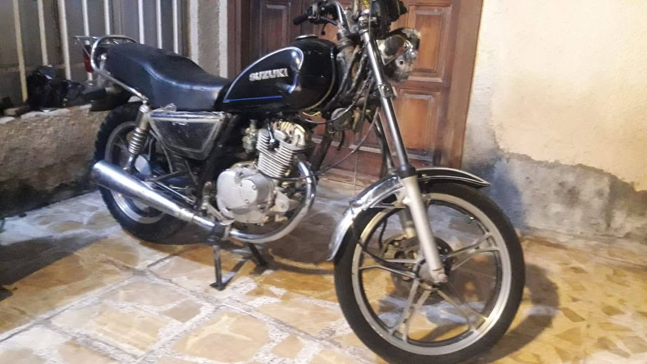 السلام عليكم دراجة ساسوكي 125cc للبيع دراجة تجفيت جديد بس كطع عندي استد مال سلندر وعفتها الله شاهد كل تجفيتها جديد وحالين تشتغل الدراجه للبيع او مراوس حسب القناعه مكاني العمارة ***********
