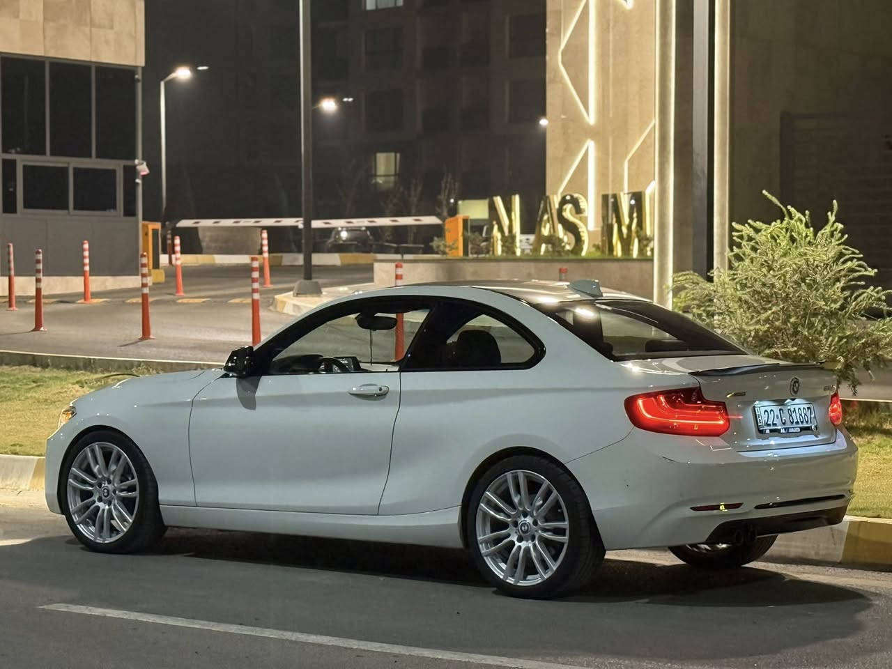 سلام عليكم شباب حبايب
BMW 230i F22 2017
السياره ماشيه 57 الف
السياره حادثه ربع الدعاميه الاماميه
فقط بدون صبغ بدون تبديل بدون
ايرباك بيه فقط ربع الحاملغ الامامي اليمنه بارد 
السياره جديده صدر وكير ومحرك مكفولات من كلشي 
 السعر 17,800 وبيه مجال بسيط 
***********

