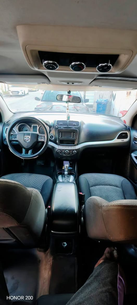 جورني فئة روز رود موديل 16  حادث بنيد معمر وقبق الصندوك مصبوغ سيارة جديدة ومتعوب عليها ستخدام بيت فقط تاخذها ماتصرف عليها الف كاملة مكملة شرط انطيك تراي للبصرة واي خلل بيها 10 اوراق توكع من السعر مكان السيارة بغدادد
***********ابو مرتضئ،
