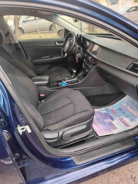 السلام عليكم عندي كيا اوبتيما للبيع موديل 2018 وارد امريكي حادث بسيط ب بدون دواخل بدون ايرباك صور الحادث مرفقة بالمنشور سيارة جديدة كير مكينه بلاد برغي ممفتوح بيهن مواصفات 
1-شاشة جبيرة 
2-اشاير بالمري 
5-رادارات جانبية 
6-كشن كهرباء 
7-نظام كار بلي
8-مكينه 2400 جي تي اي
مكان السيارة بغداد شارع فلسطين رايدها ب 123 وبيها مجال للاستفسار الاتصال ***********
