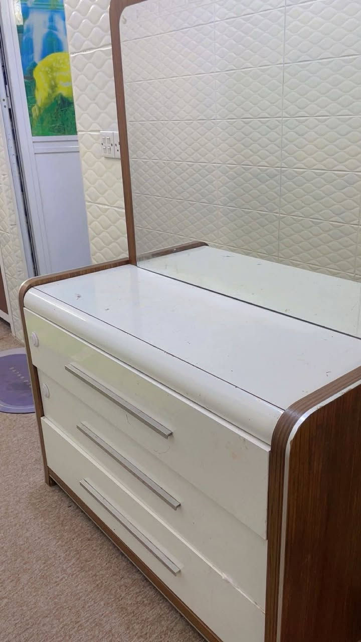 غرفة تركية دكمة درجة اولى
7 قطع كنتور وجربايه وكومديدات وزاريه وميز توليت ودوشك وياهم وشازلون  سعرها 350 بيها مجال قليل
بس هذولة منصوبات البقية ممنصوبات مكانها بغداد حي اور فلكة صباح الخياط


**إذا كنت صاحب هذا الإعلان وتريد حذفه لأي سبب، رجاءا أرسل رسالة إلى الدعم الفني**