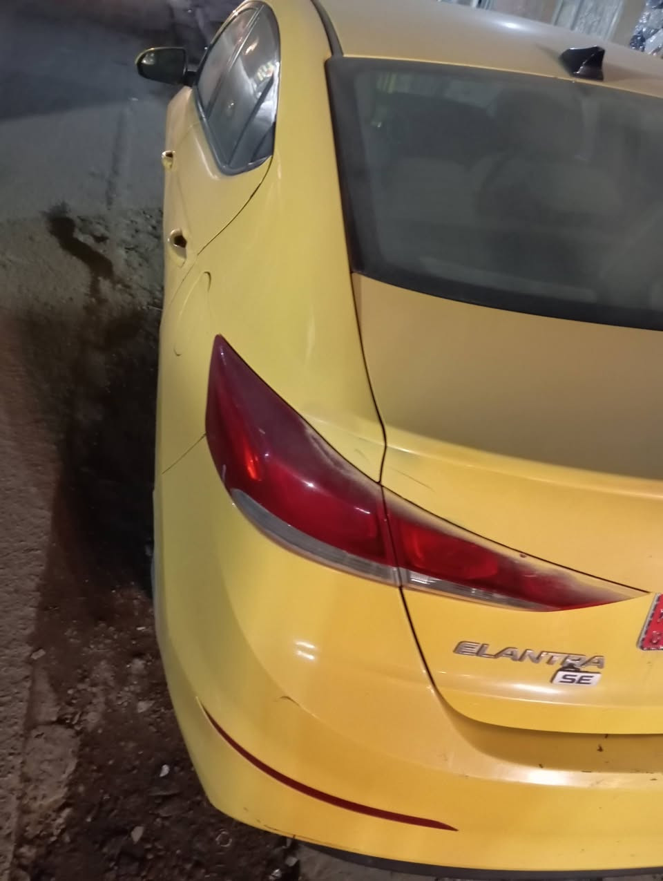 الانتر امريكي
موديل 2018
حادث مالته جاملخ وباب بصف السايق
ما مبدل معمر سياره ليبل واحد 
محرك وكير مكفول التبريد ثلج 
وباقي المواصافات معرفه 
سعر 125 وبيه مجال بسيط
مكان بغداد
رقم ***********
