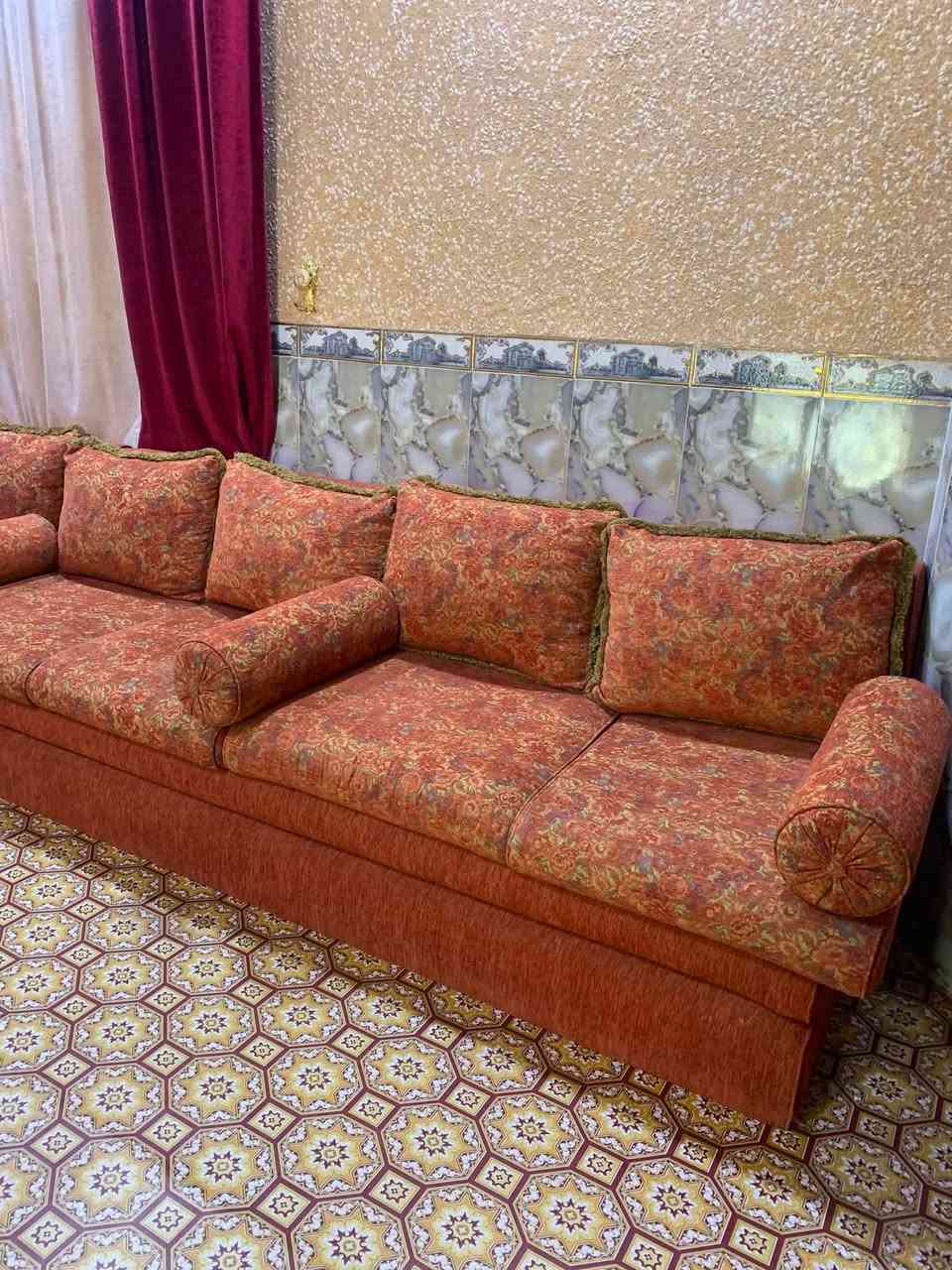 جلسه عربيه عاليه للبيع نضافه ١٠٠ بالميه السعر ٣٥٠ وبيها مجال المكان البصره قضاء الصادق  هاتف ***********
