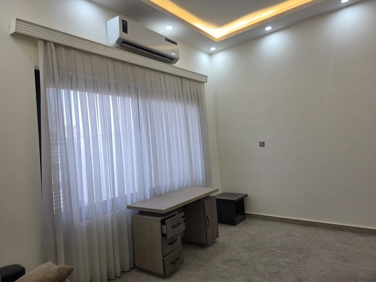 منزل بلبراضعيه خلف جامعة الوركاء مساحة 300 يؤجر للشركات للستفسار اكثر المراسله على الرقم ***********
