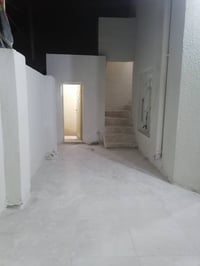 بيت طابقين • للايجار • قرب جسر الإيطالي