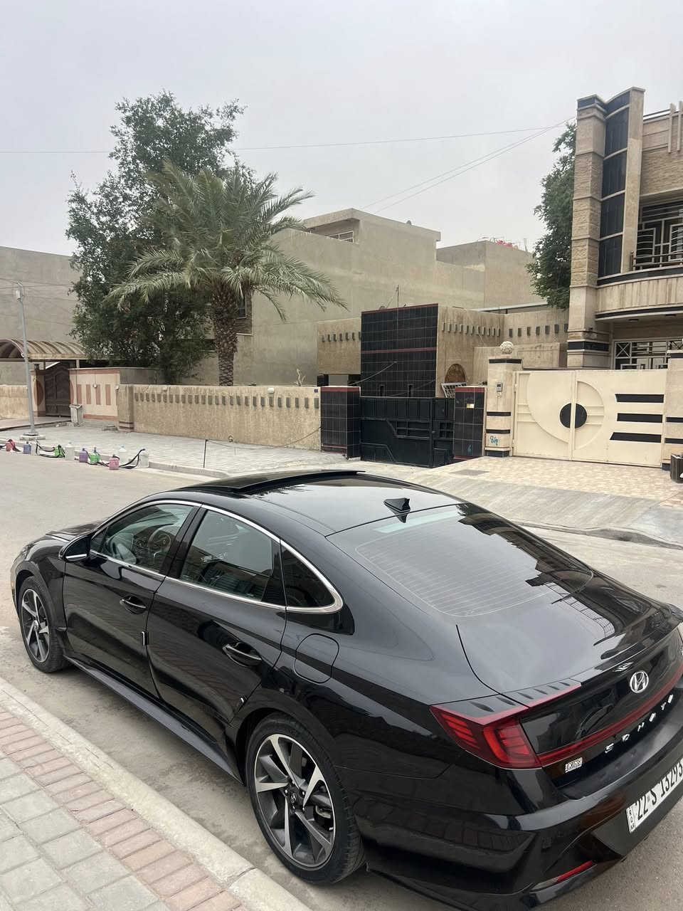 السلام عليكم
سوناتا 2022 فول مواصفات 1/1 
بنوراما 
بصمه 
دخول ذكي 
مكينه 1.6t
سماعات bosses 
حادثها جاملغ وباب 
سيارة كلش نظفيه لاشخوط ولا زلوغ صافيه
ماشيه 38 الف كيلو
رايدها 173 وبيه مجال 
***********7
