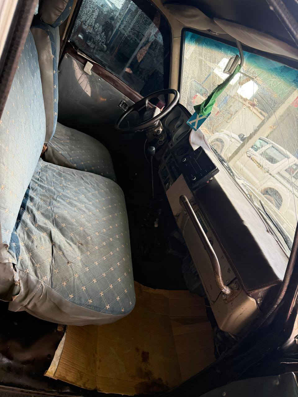 سلام عليكم ورحمة الله وبركاتة 
من رخصت ادمن لاندكروز مديل
1983 مكينه بلاديه جاهزه 
ساره حلوه سعر 25 ورقه وبيه مجال قليل
رقم هاتف ***********
