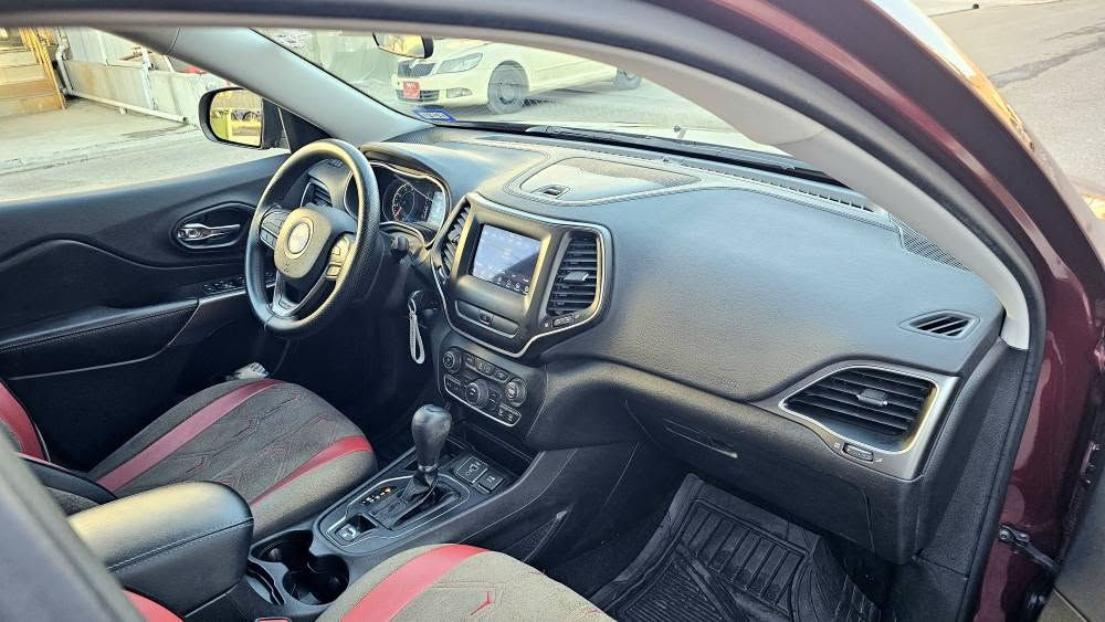 🚙 جيب كومباس
✨️ مودیل٢٠٢٠
✔بدون صبغ ️كلين بدون ارباك او داخلى 👍
↔️٧٨امايل ماشى
⚙️دعامية و لايت بلادى
🪪سنوية جديد بأسمى
💰سعر133💲
🏫مكان اربيل
📞 ***********واتس أربيل, العراق
