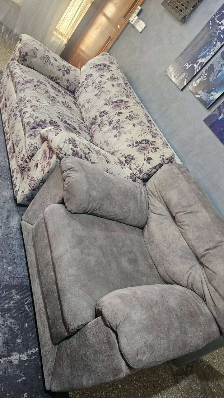 للبيع تخم قنفات مستعمل – حالة جيدة
تخم قنفات كامل
7 مقاعد 
يتضمن 2 كرسي قنفة 2 ب 3
نوع الموديل أمريكي نفخ شركة استقبال 
 نظيف
 استعمال خفيف
 مريح وما بيه كسور
 جاهز للاستخدام
 السعر: ٦٠٠ الف دينار
 المكان: بغداد حي الجامعة 
 النقل: على المشتري
 للتواصل ***********
