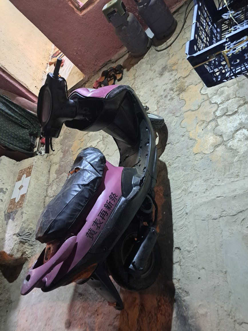 سلام عليكم دراجه موفي للبيع 
تجفيت جديد اقل من سبوع 
شغاله نكره سلف كهرباء شغاله 
السعر ٣٠٠ الف مكان خلف بدعه وسلامتكم


**إذا كنت صاحب هذا الإعلان وتريد حذفه لأي سبب، رجاءا أرسل رسالة إلى الدعم الفني**