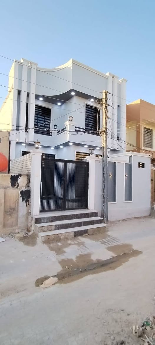 بسم الله الرحمن الرحيم 
دار للبيع المساحه 150 متر حي العسكري المربع الاول بناء جديد درجه اولى صب مركزي طابوق نهروان الطابق الاول غرفتين وصاله واستقبال ومطبخ ومكاشيف 2 صحيات داخليه و خارجيه الطابق الثاني غرفتين وصاله وصحيات السعر 225 مليون مع المجال للاستفسار *********** مكتب الأمير للوساطة العقارية
