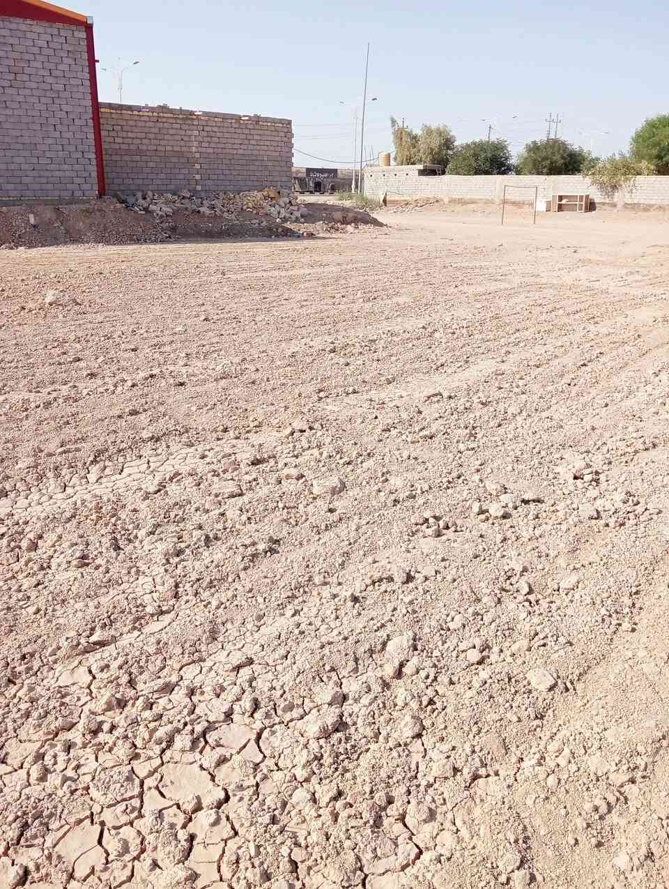 السلام عليكم اخوان قطعة للبيع زراعي مساحه 400 قرب سيطرت البوعظم صوب الشاميه  مقابيل عمود 6 خدمات كامله على طريق المشايه الاستفسار على الرقم او واتساب ***********
