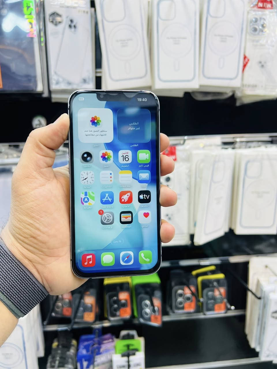 السلام عليكم 🫡
للبيع iPhone 13 عادي 
ذاكره 128 
بطاريه 76‎%‎ بلاد ابد ميصرف 
لون نيلي نموذج M شرق اوسط فقط مبدل شاشه نوعيه حلوه لا يشكل ولا يشمر كله شغال مابيه اي خلل صوت اتصال انترنيت كامرات فيس ايدي كله شغال السعر قفل 260 الف مكاني بغداد مدينه الصدر رقمي ***********

