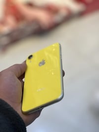 آيفون XR • ١٢٨ • بطاريه ٧٧