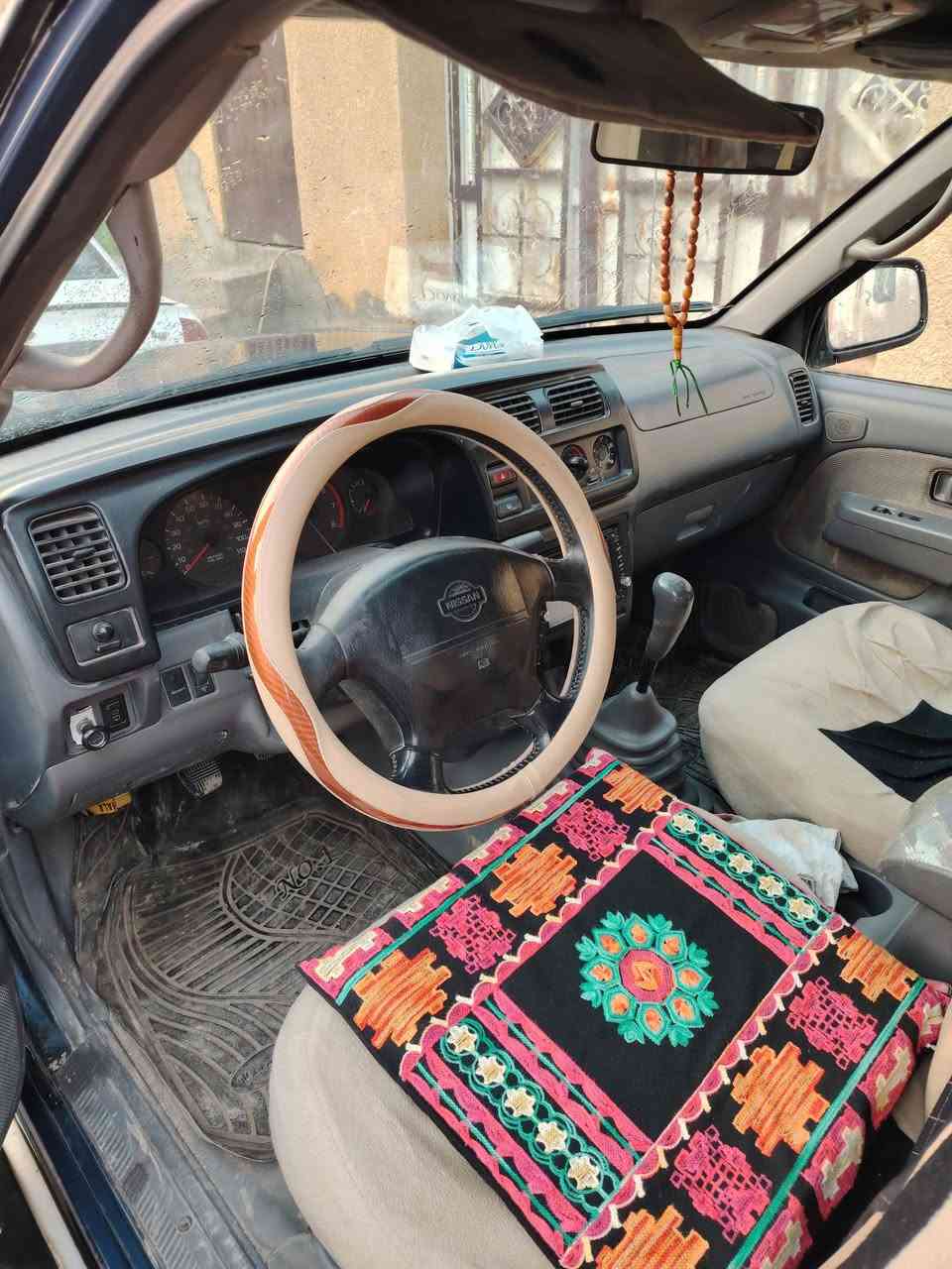 سلام عليكم  للبيع نيسان اكستيرا 
موديل 2000 سياره حلوه تخم تاير 
 تبريدكهربائيات كلها شغاله 
السعر 60 وبيها مجال ***********
