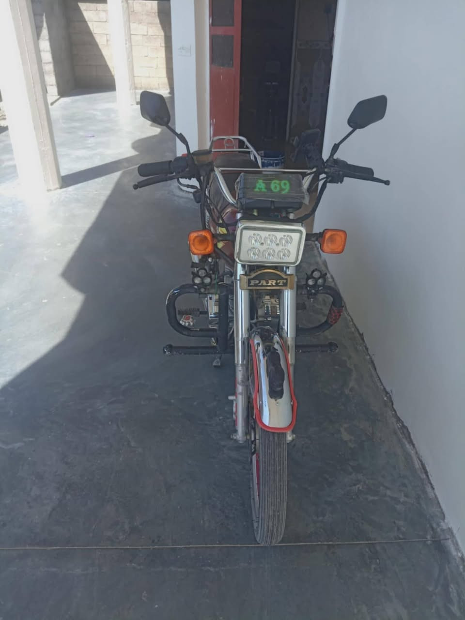 السلام عليكم موطور للبيع عقاد سوري محرك 200موديل 2020 بيه اوراق تصال عله ارقم ***********
