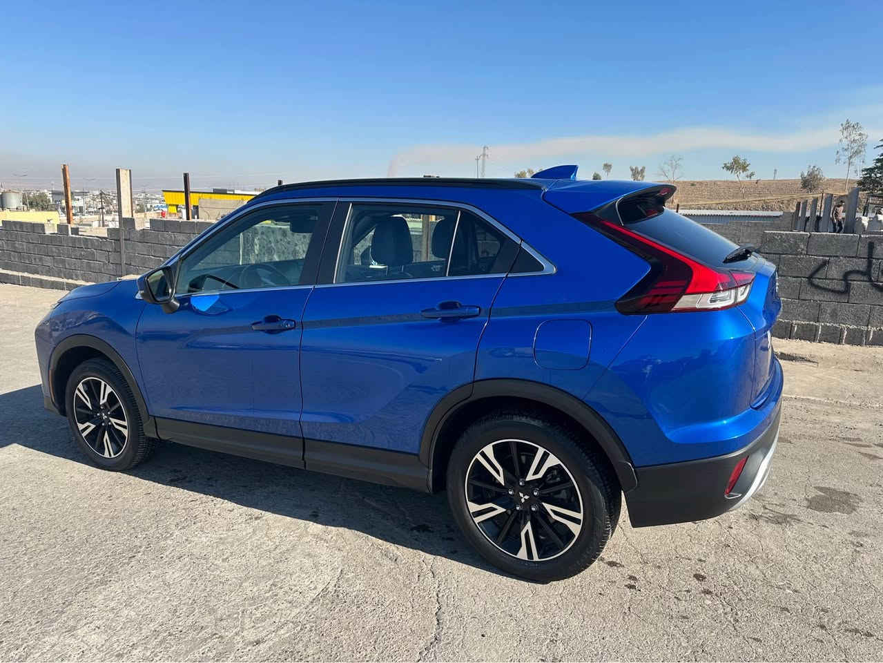 ميتسيوبوشى اكليبس ٢٠٢٣ 
محرك ٤ سلندر ١٥٠٠ تيربو دبل أكسل 
شاشة داتاشو خمسة كاميرا رادار امامي وجانبي 
بصمة تشغيل عن بعد ابواب بصمة كشنات جلد مخمل 
كشنات امامي وخلفي تدفئة استيرن تدفئة كير شفت سبورت بريك بصمة اوتو هولد توقيف ذاتي نقطة عمياء تحديد مسار فول فقط بدون سلايد 
حادثها بنيت صبغ بدون دواخل بدون ارباك كلة بلادي ما تاك حتى لايتات بلادى نفسة حادثها كلش خفيف 
مكان اربيل سيارة بأسمي تحويل بشرط 
*********** واتساب أربيل, العراق
