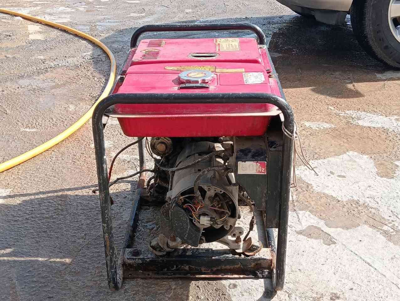 مولد كامه كاز شغاله حبل وسلف عوزه بس باتري جديده مشتغله قليل العنوان بابل كفل هذا رقمي *********** السعر 300 وبيه مجال غير متواجد على الفيس
