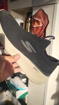 سكيتشر أصلي • مقاس ٤٥ • ٢٩.٥ سم