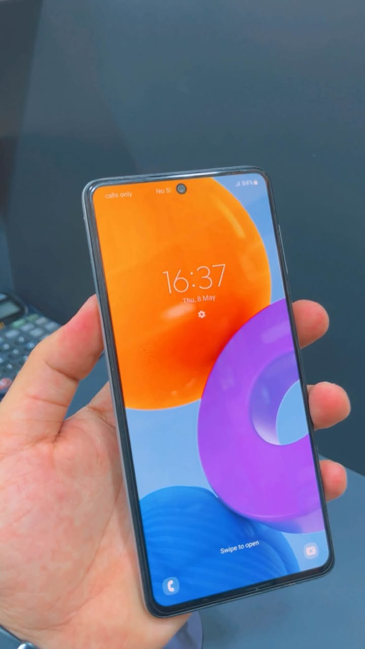 توفرت قطعه Samsung Galaxy M52 5G
الذاكره 128
    Super AMOLED Plus
* الدقة: +FHD (1080×2400)
* معدل التحديث: 120Hz
* المعالج: Snapdragon 778G 5G
* الرام: 6 أو 8 جيجابايت
* التخزين: 128 جيجابايت (يدعم microSD)
* الكاميرات الخلفية: 64MP + 12MP واسعة + 5MP ماكرو
* الكاميرا الأمامية: 32MP
* البطارية: 5000mAh
* الشحن: سريع 25 واط
* الشبكة: يدعم 5G
* البصمة: جانبية مدمجة مع زر التشغيل
* النظام: أندرويد مع واجهة One UI

الجهاز كلش نضيف السعر 185وبي مجال 
العنوان هيت الدواره ***********
