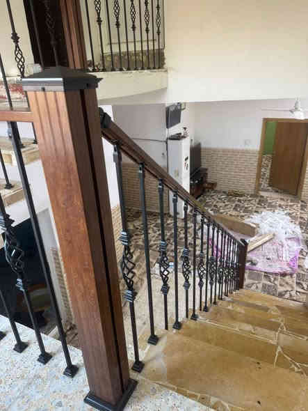 ✨ محجر المنيوم باعمدة حديد كلاسيك ✨
شغل راقـي ويضيف للمكان جمال وثبات بنفس الوقت.

المواصفات:
 • أعمدة حديد قوي مطلي electrostatic
 • نقوش كلاسيكية متناسقة
 • عمود رئيسي المنيوم  صاجي فاخر
 • تثبيت محكم ودقيق لكل قطعة

نشتغل حسب ذوق الزبون… وكل تفاصيل التصميم تتنفذ بقياسات مدروسة وبجودة عالية.
الخيارات كلها متوفرة: ألوان – نقوش – سماكات – ارتفاعات.

📍 معمل غيث الخزاعي للألمنيوم والديكور – الديوانية شارع السراي
📞 ***********
📞 ***********
