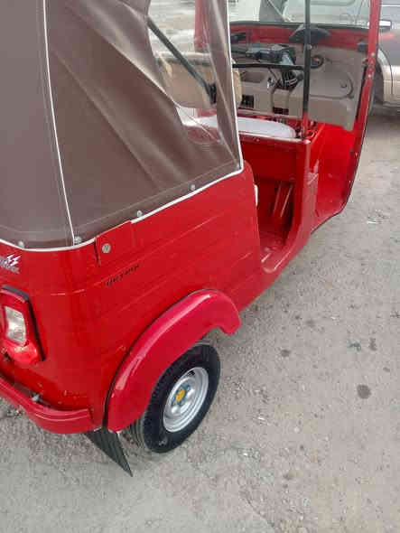 تكتك اشتريناها الأخوية ومايشتغل بيها ونريد انبيعها على وضعها يگولون موديل 19 بيها رقم انگليزي بس بعدهم مامستلمينة كلش حلوة ونضيفة سعرها 5.500 مليون وهذا رقمنا *********** مكانة بالشعب شارع الصحة
