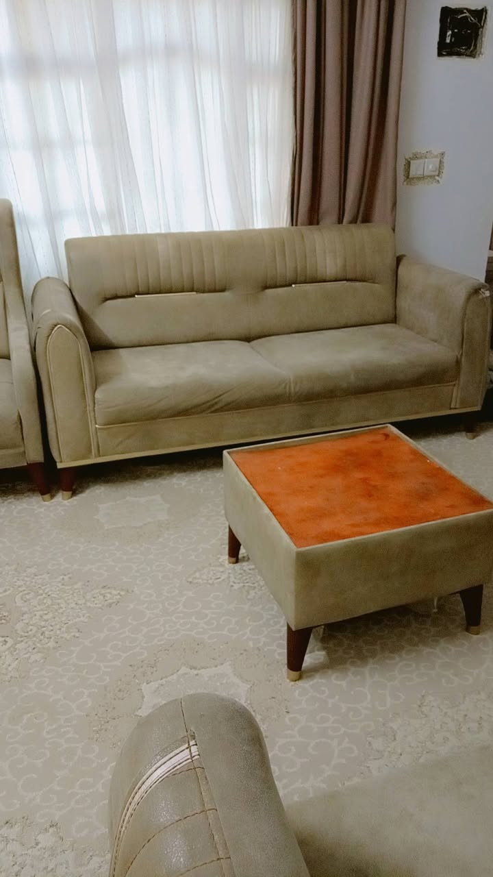 تخم قنفات 7 مقاعد مع ميز وسطي ب275 الف مابي اي كسر فقط يحتاج غسل للاستفسار ***********9
