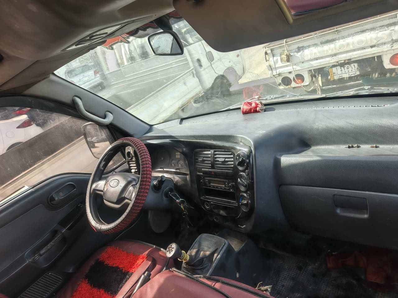 السلام عليكم كيه لبيع موديل 2012 رقم بصره تحويل مباشر مكفوله ضربه وصبق شاصي مكفوله رقم شاصي واضح 
مكينه تعبانه كير جديده كهربايات شغاله مكان السياره بصره سعر 68وبيه مجال قليل هاتف *********** بيع مستعجل
