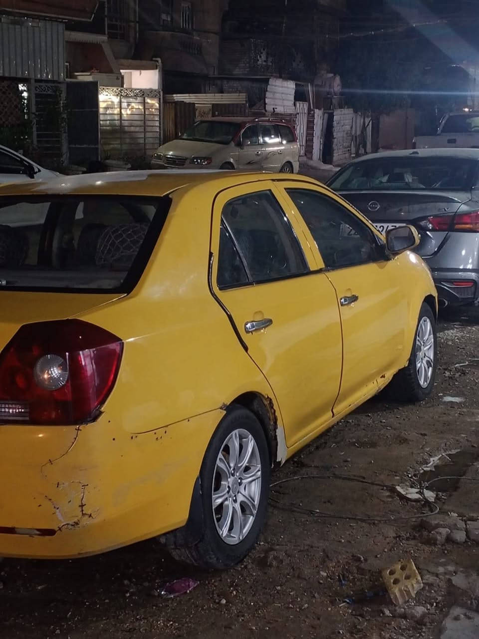 ((بلاشششش)) بسعر تلفون
السلام عليكم سيارة جيلي موبل موديل 2010 أوتوماتيك كير ومكينه ففتي (vvt) ياباني يعني ماكو توكفك بشارع سيارة كاملة مكملة أي نقص ما بيها تخم تاير جديد 
صدر أمامي خلفي جديد 
السيارة بيها منظومة غاز 
كهربائيات كلها شغالة لايت عالي ناصي بك لايت اشاير جام يصعد وينزل سنتر لوك 
سنوية عضم عاج 
راعيها يريد تحويل 
السعر :  13 ورقة وبيها مجال 
العنوان :بغداد الشعب شارع الصحة
الرقم: ***********
