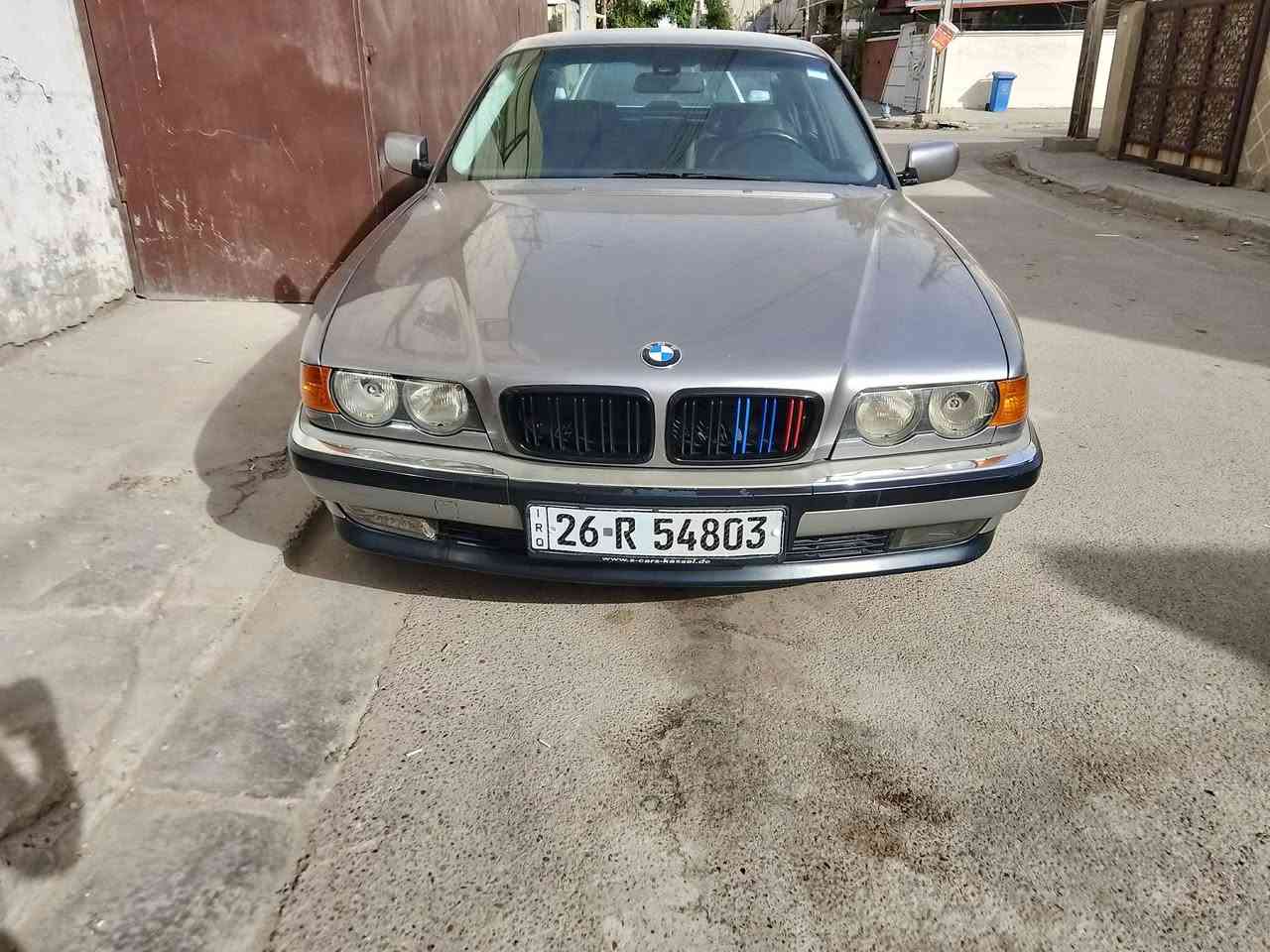 سلام عليكم اخوان 
بي ام موديل  2000 سيارة فول مواصفات 744  
تحكي ستيرين 
سيارة 
تخم تاير بيه 
باتري جديد 
سلفري لون مكفوله كفاله عامه 
سيارة أسمنه تحويل وين متريد رقم انكليزي 
سنويه جديد 
صدر جديد 
ترايك البصره طك كير اشلع 
الاتصال ع رقم ***********
