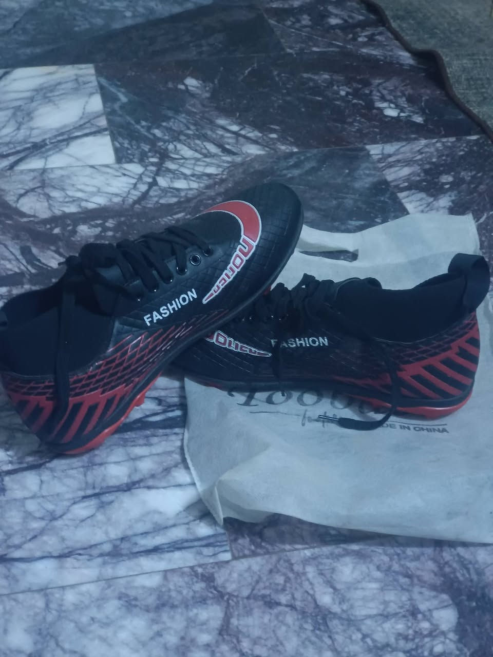 حذاء  البيع  ما طوبه سعره 15وبيه مجال ***********
