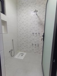 بيت البيع مساحه ٦٤متر الشعب مقابيل مطعم حجي عادل 3نوم وصاله ومطبخ وخدم...