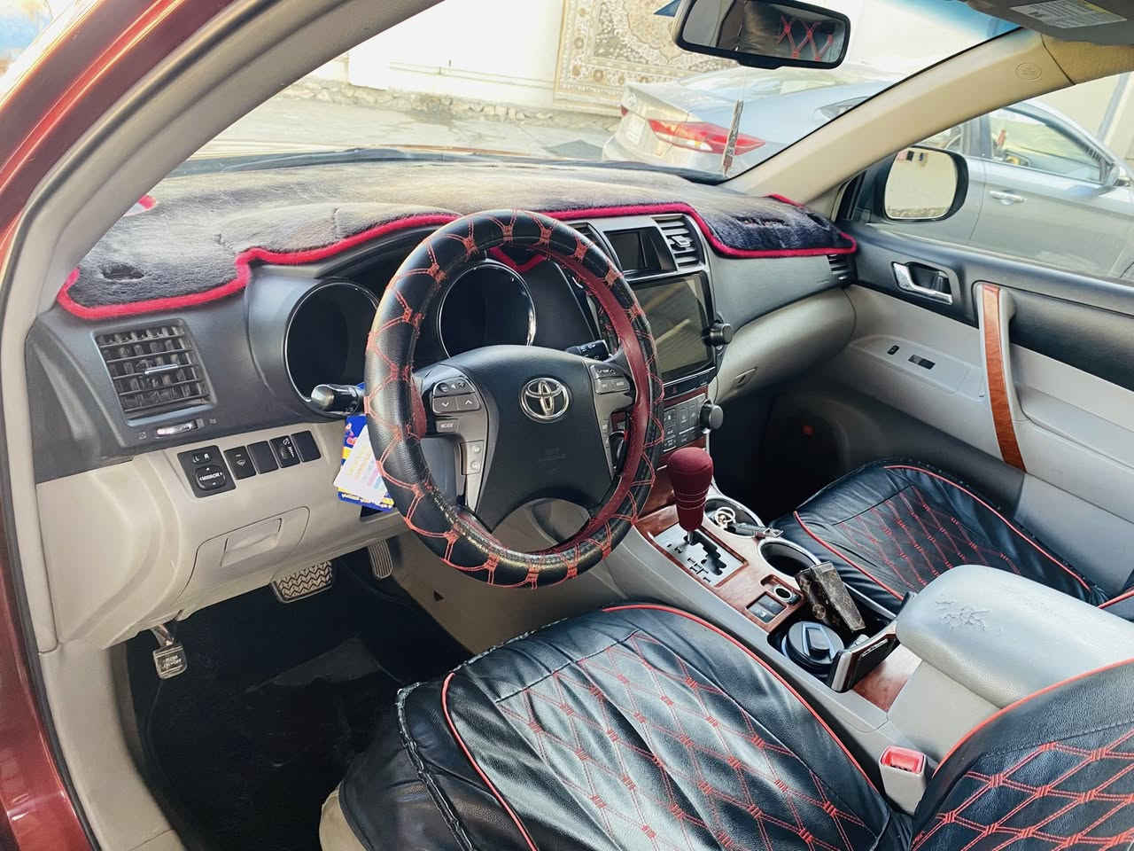 هالندر موديل 2010
6سلندر دفع رباعي محرك 3600
رقم بغداد  باسمي تحويل مباشر 
سياره فول ما عدا الفتحه 
محرك خير من الله تبريد ممتاز صرفيات بانزين ممتازه 
صدر حداديه  تايرات باتري جديد سياره كامله من كل نواحي 
دواخل فرش ارضيه جلد
سياره بيها صبغ ٣ قطع اثر جراد وصور موضحه وضع السياره الحالي .  
مكان السياره الانبار قضاء هيت 
للاسفسار ***********
