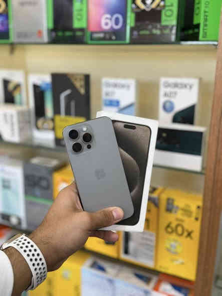 السلام عليكم 
15برو ماكس دبل يعني شرحتين
بطاريه 86
مكفول مابي اي خلل 
شرق اوسط 
السعر 1110
العنوان بغداد شهداء السيديه 
***********
