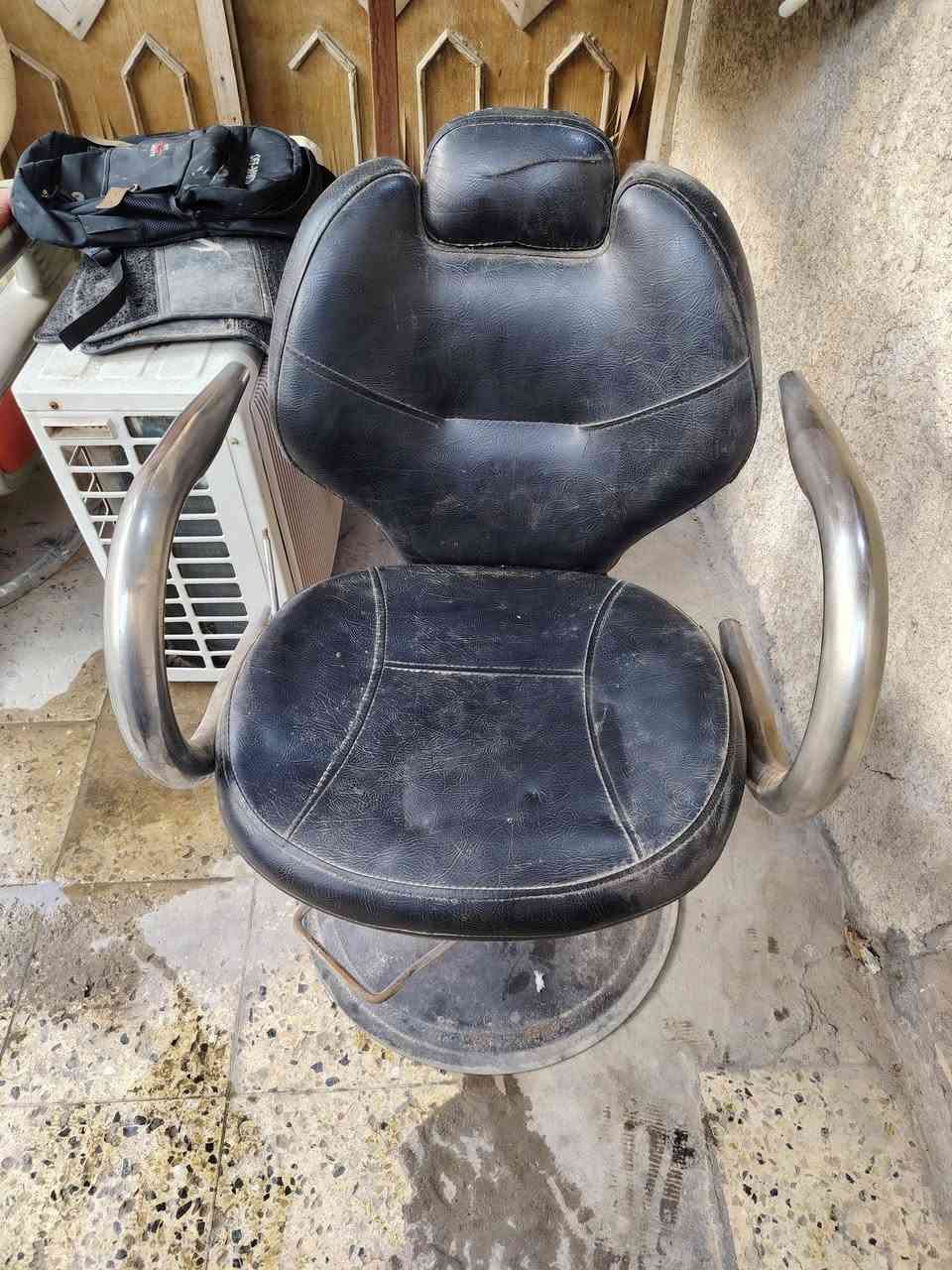 كراسي مال حلاقه ثنين للبيع سعر مناسب الشرطه الخامسه ***********
