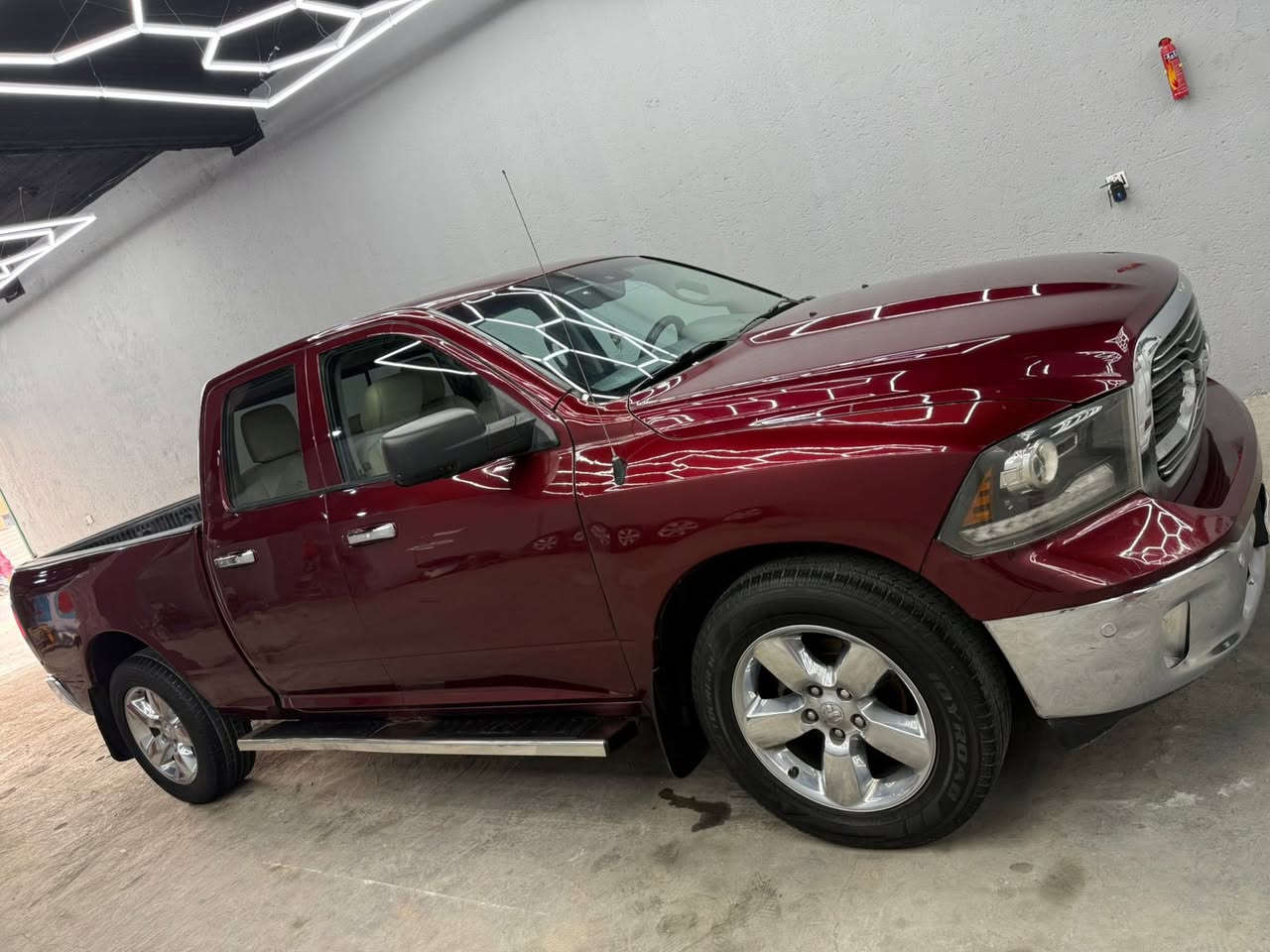 السلام عليكم
دودج رام كلاسك موديل 2018

محرك هيمي 5.7 

فئة LONE STAR

 باب قصير بدي طويل

السيارة وارد امريكي وصور الحادث مرفقة 

السيارة ماشية 260 الف كم

مكان السيارة السماوة

السعر 170$

للاستفسار ***********
