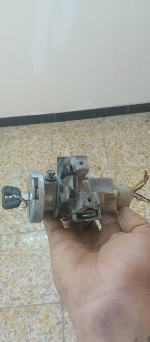 السلام عليكم ورحمة الله وبركاتة 
وعلي سعر برخص الماي  بس محتاج لان دراجتي نحجزت 

مكينه جي تي ار   نوزل 
شغاله  شلعه معدل  فول تاخذها علا الشغل  
سعرها 250 وبيها مجال ومامو مكينه نوزل اربع ولفات بهل السعر 

عقل جي تي ار بلادي اصلي ب 40

جوزة اصليه جي تي ار اصلي  ب30.

مكلني بياع تقاطع درويش  ***********
