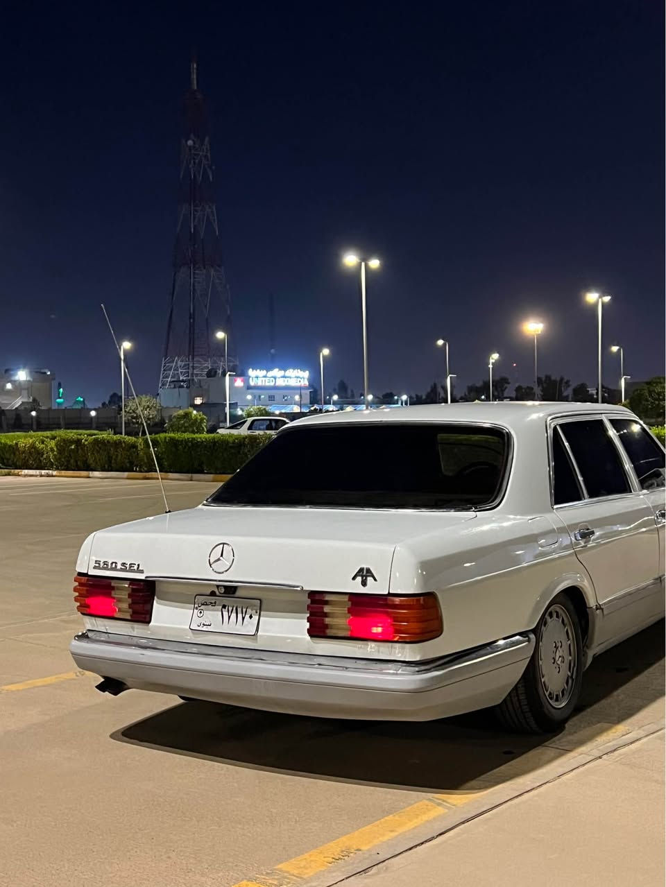 مارسديس رياسي لارج ده رگا گه وره گير و مه كينه به طه ره قه م موسل به شه رتي ئه وه ليات ده يفرؤشم 
*********** أربيل, العراق
