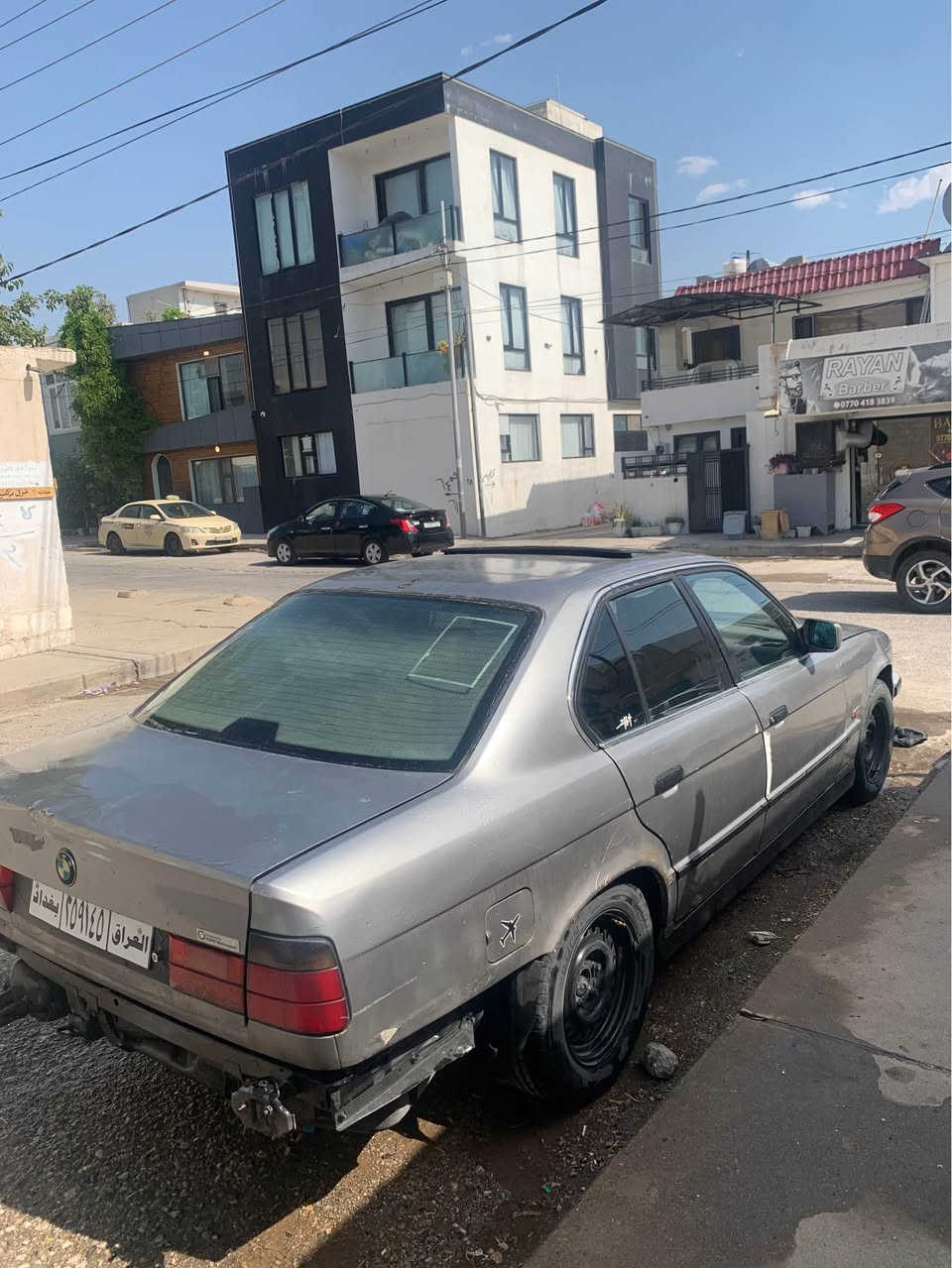 Bmw 1992 525i
سه نه وى ئه سلى له گه لا يه
موس بڕاوە وەرگەڕاو بە شەرت 
دەعمی نیە
سلايت ٢جامي كاره بايه
گێڕو مەکینە تازە  بە شەرتی فیتەر
٤ تایو ویلی لۆک 
لايت زینۆن
سه ياره كه زور به قوه ته
اكسلي ٣.٢٣قفل
كاره بايو ته جيلو ايم پريفايه ر لؤك
ناوگيج هه موي ايش اكات 
سه ياره كه زور مه زبوته 
شوين سليماني
٢٢گه لاو مه جاليكي كه م
گؤرينه وه كه م  له سه ر دلگرتن
به س واتسئاپ 
***********☎️ السليمانية, العراق
